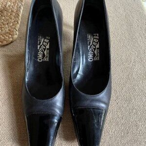 SALVATORE FERRAGAMO Cap Toe Black Leather Women’s Kitten Heel Pumps Shoes Sz 8AA